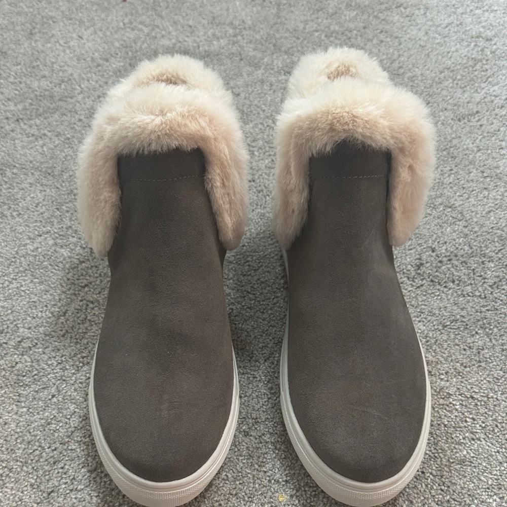 J Slides Women's Faux Fur Lined Boots - Never Worn